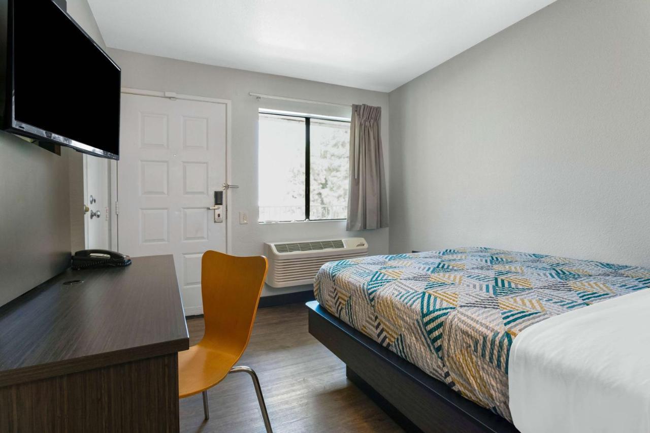 Hotel 6-merced, Ca - North 2*